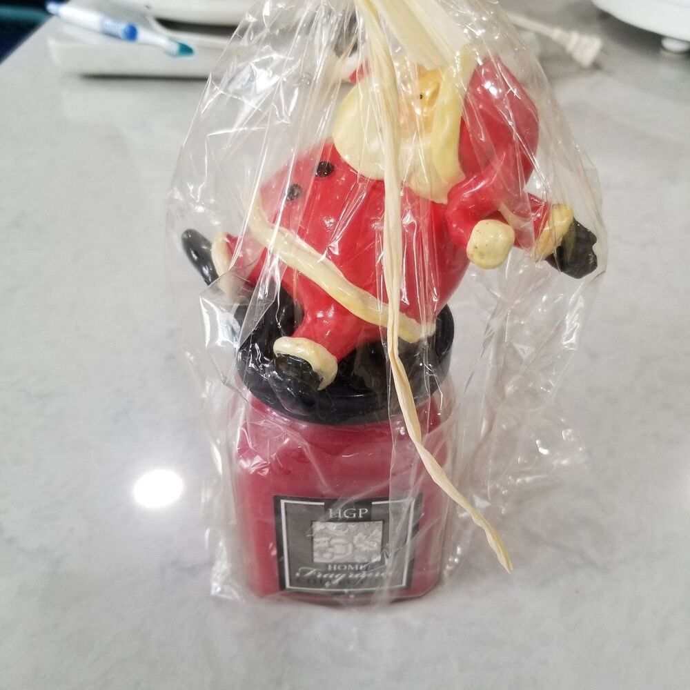 HGP Candle with santa figure who sits on cover apples & brown sugar scent nos